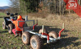 atv trailer auf Holz
