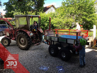 Kleinschlepper mit dem ATV Trailer Profi Arbeiter