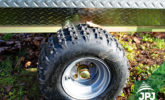 Rad des ATV Anhängers Gärtner